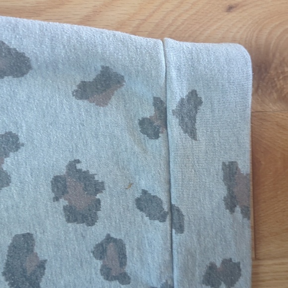 O'Neil. 'Novie' Lepoard Fleece Sweater. Size Medium. - Picture 10 of 13